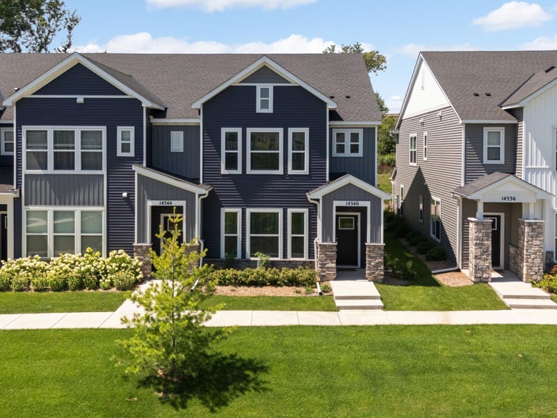 14540 Twin Lakes Cir, Burnsville, MN 55306