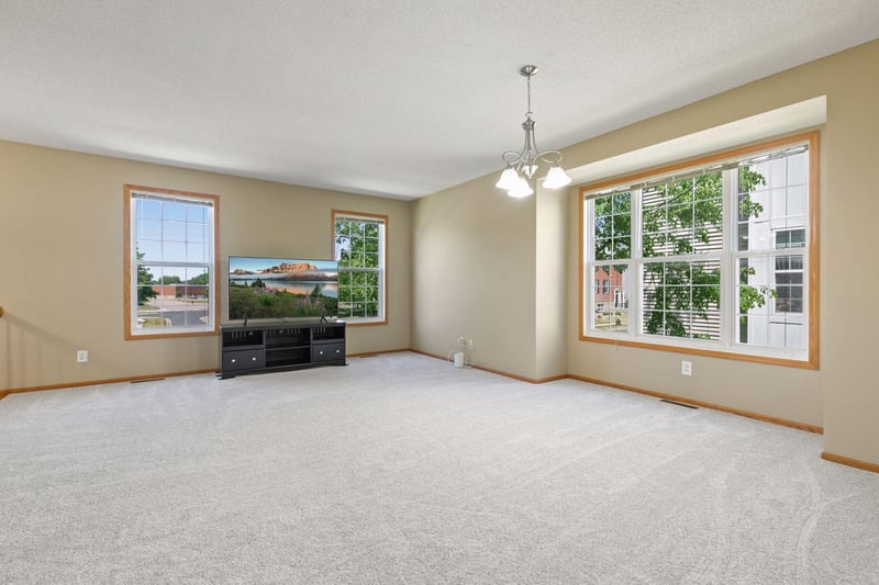 7944 Stratford Cir N, Shakopee, MN 55379