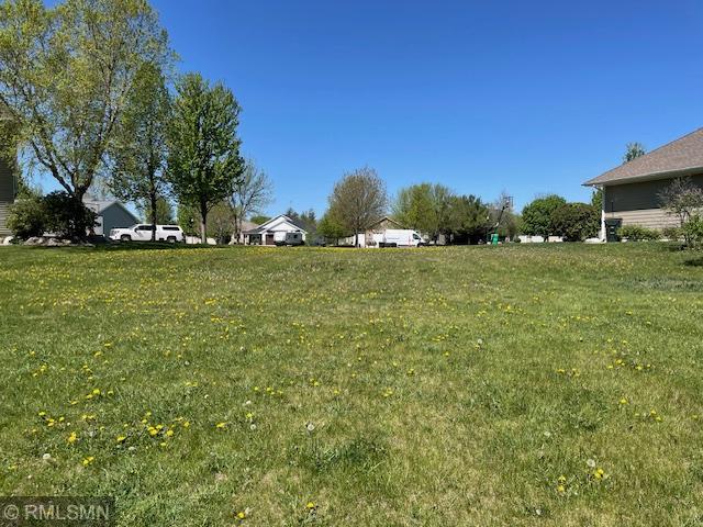 1379 Heritage Ave NW, Hutchinson, MN 55350