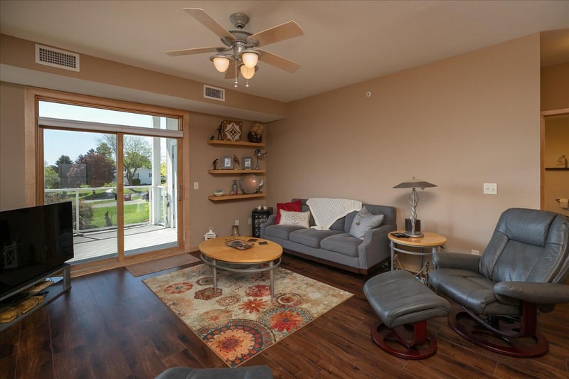 1215 N Lakeshore Dr #303, Lake City, MN 55041