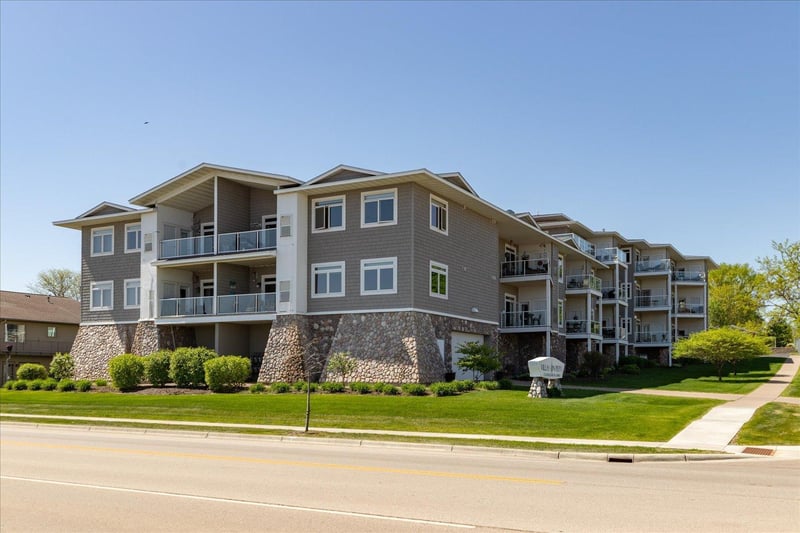 1215 N Lakeshore Dr #303, Lake City, MN 55041