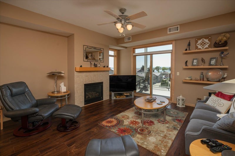 1215 N Lakeshore Dr #303, Lake City, MN 55041