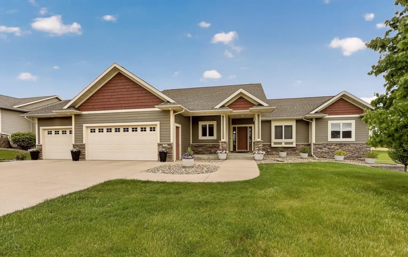 1213 Whispering Hills Dr, Saint Charles, MN 55972
