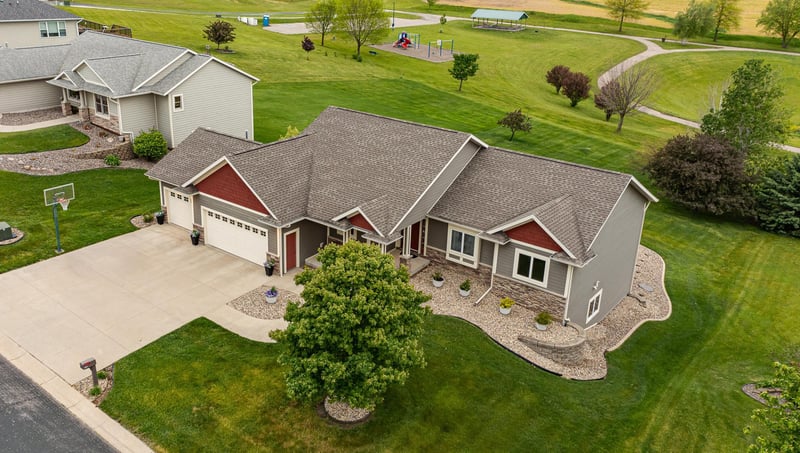 1213 Whispering Hills Dr, Saint Charles, MN 55972