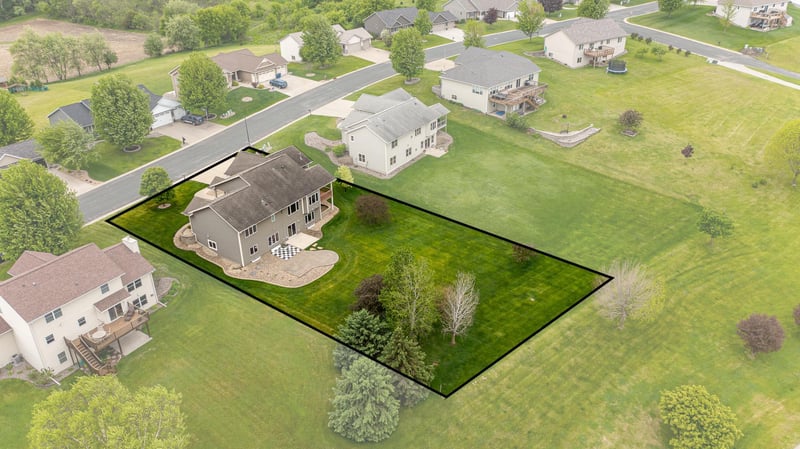 1213 Whispering Hills Dr, Saint Charles, MN 55972
