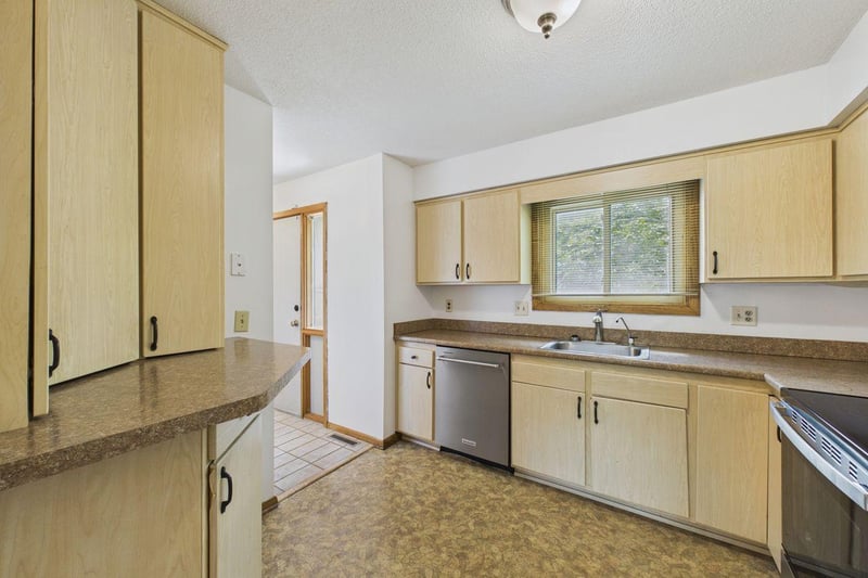 1541 S Bavarian Ps, Fridley, MN 55432