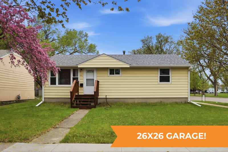 621 19th St N, Moorhead, MN 56560