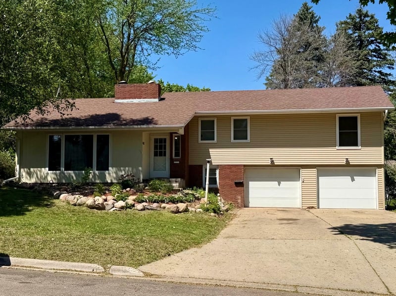 406 Olander St, Worthington, MN 56187