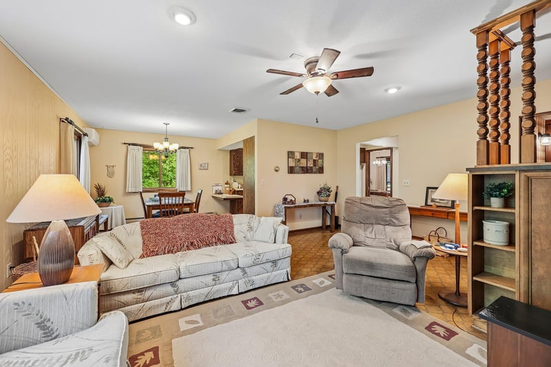 236 Maple St N, Lester Prairie, MN 55354