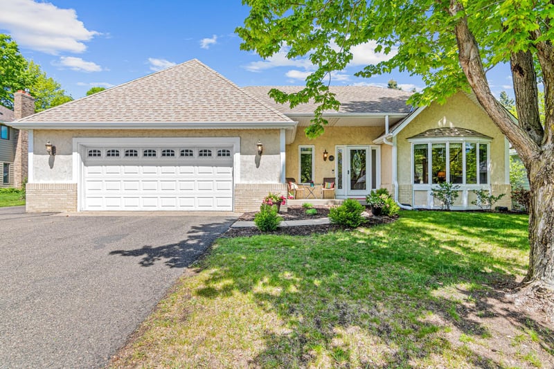 645 Lake Pine Dr, Shoreview, MN 55126