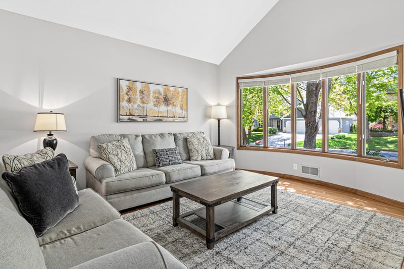 645 Lake Pine Dr, Shoreview, MN 55126
