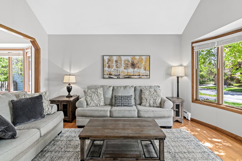 645 Lake Pine Dr, Shoreview, MN 55126