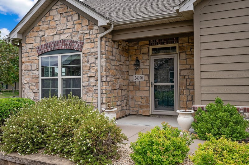 24070 Rivers Edge Rd, Rogers, MN 55374