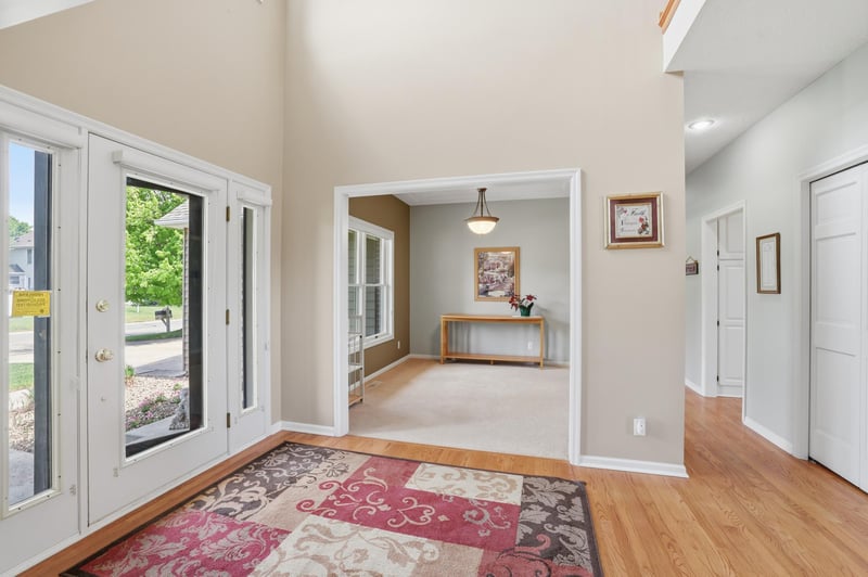 1084 Tamberwood Ct, Woodbury, MN 55125
