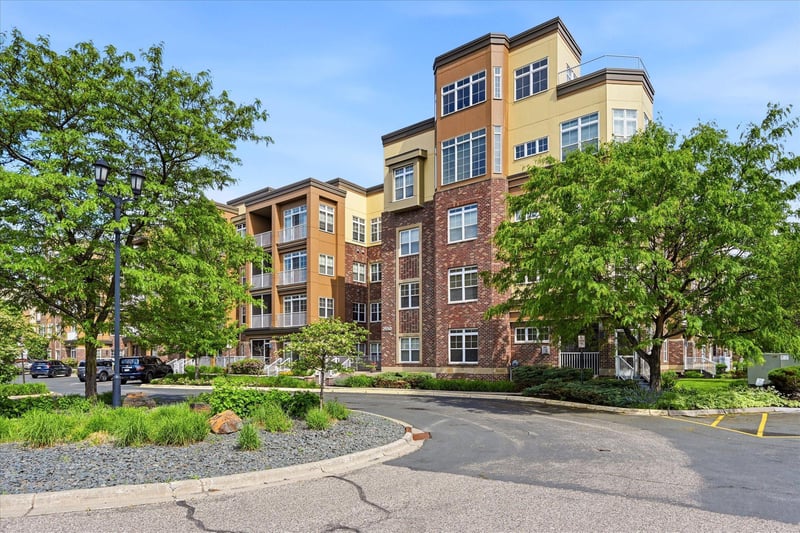 2550 38th Ave NE #213, Saint Anthony, MN 55421