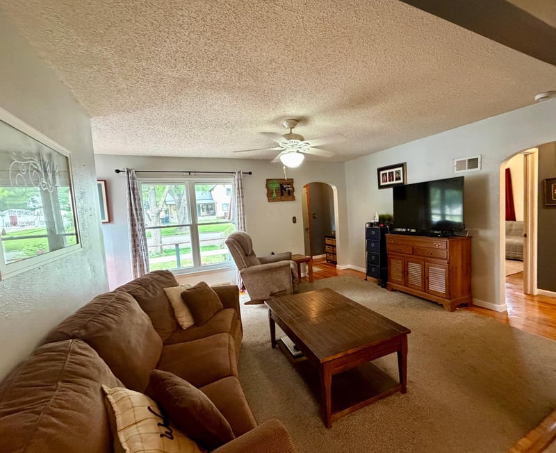 317 W Lincoln St, Luverne, MN 56156