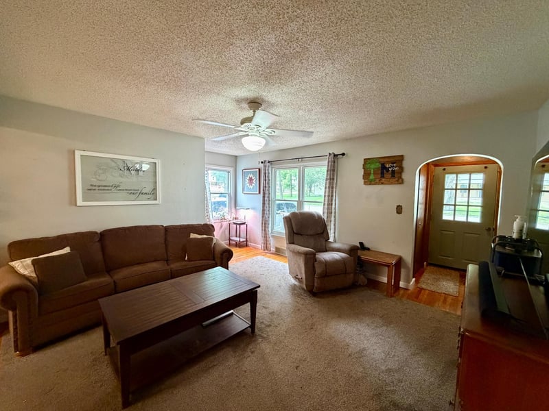 317 W Lincoln St, Luverne, MN 56156