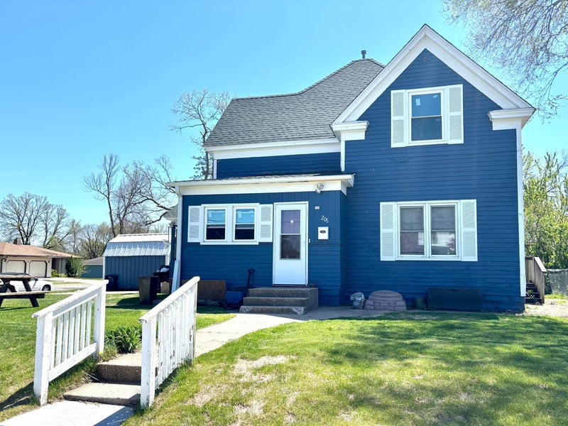 205 6th St S, Sauk Centre, MN 56378