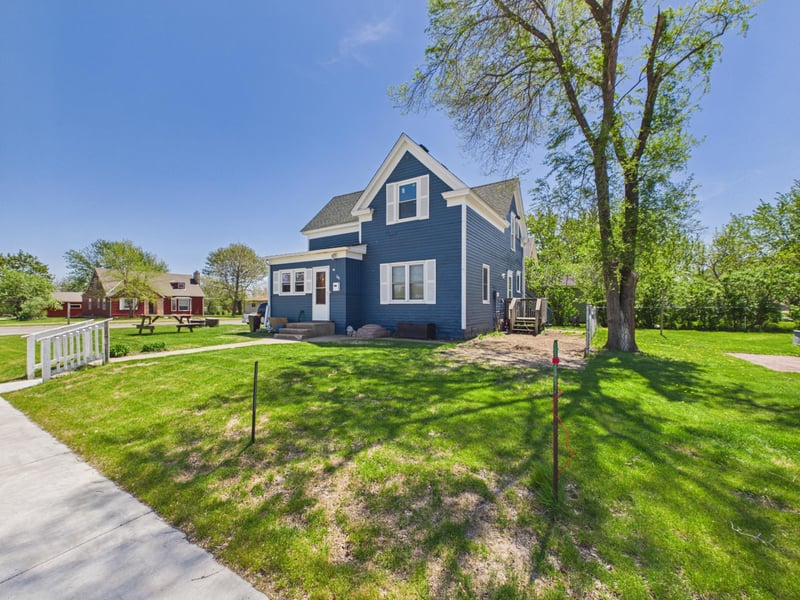 205 6th St S, Sauk Centre, MN 56378