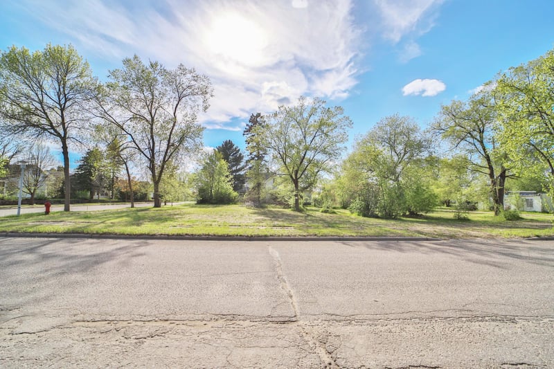 221 Dakota Ave SE, Staples, MN 56479