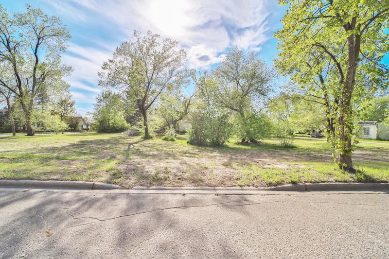 221 Dakota Ave SE, Staples, MN 56479
