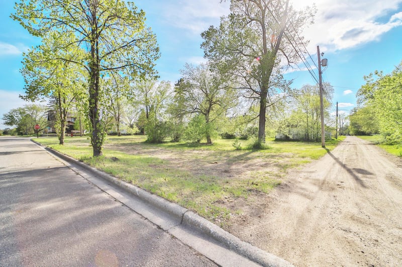 221 Dakota Ave SE, Staples, MN 56479