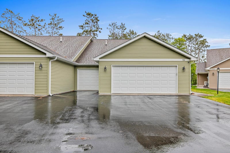 914 Cart Way Ln, Hinckley, MN 55037