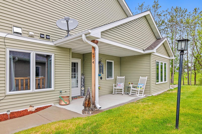 914 Cart Way Ln, Hinckley, MN 55037