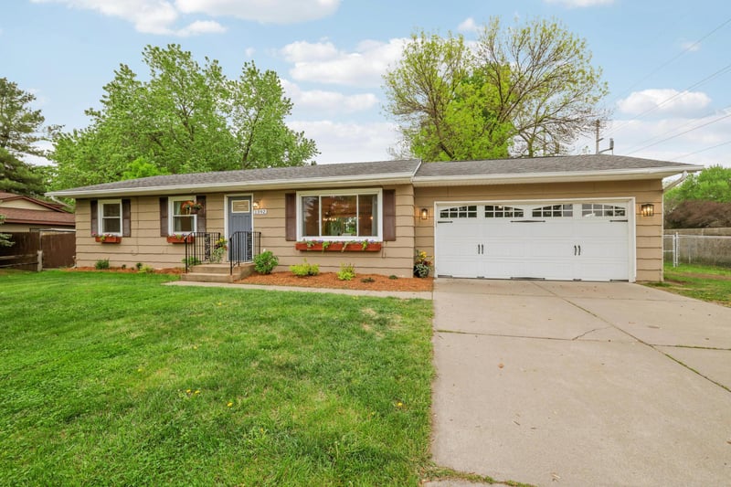 1392 Amaryllis Ln, Eagan, MN 55123