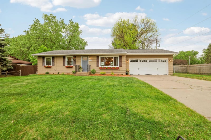 1392 Amaryllis Ln, Eagan, MN 55123