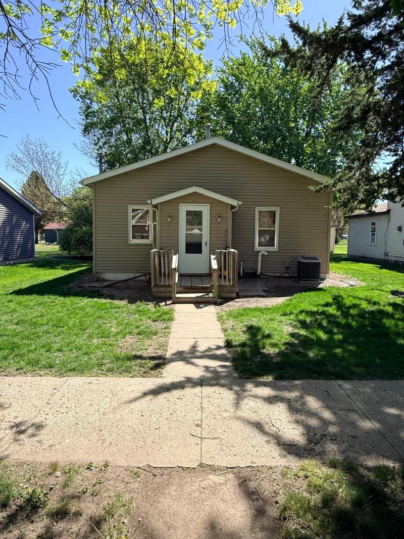 520 6th St, Walnut Grove, MN 56180