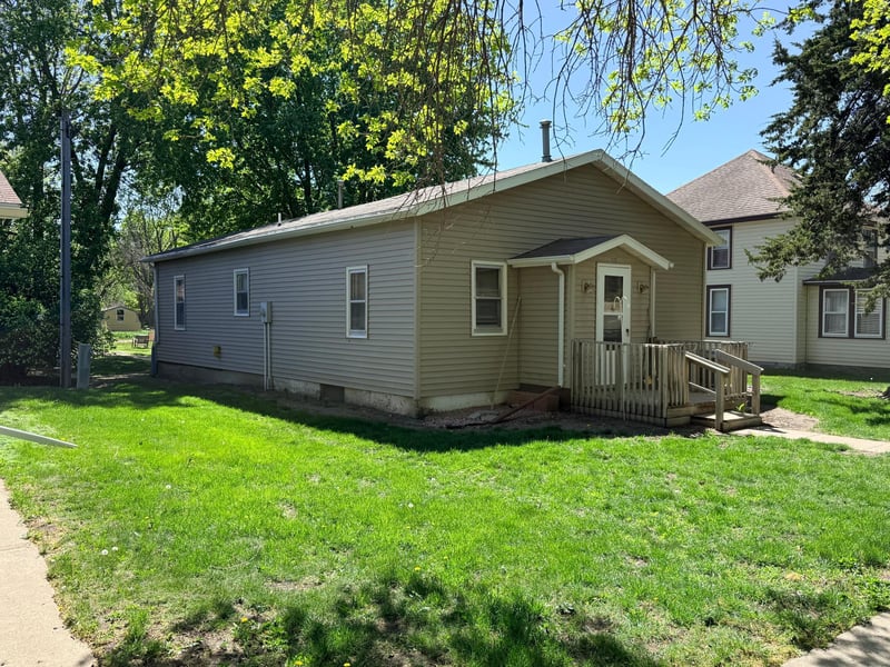 520 6th St, Walnut Grove, MN 56180