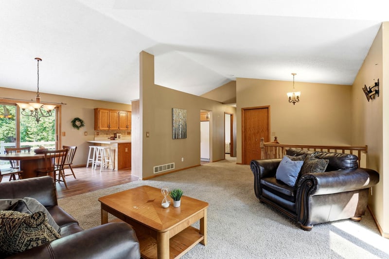 397 Viking Dr E, Little Canada, MN 55117