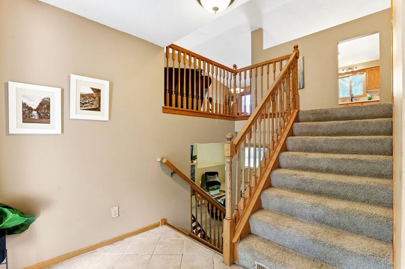 397 Viking Dr E, Little Canada, MN 55117