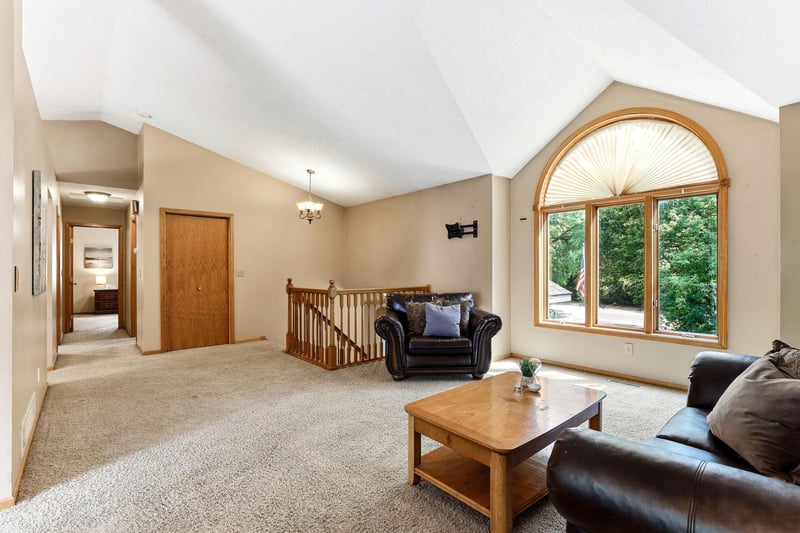 397 Viking Dr E, Little Canada, MN 55117
