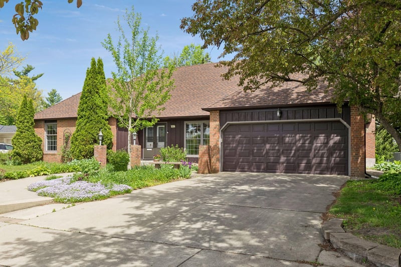 807 5th St E, Northfield, MN 55057
