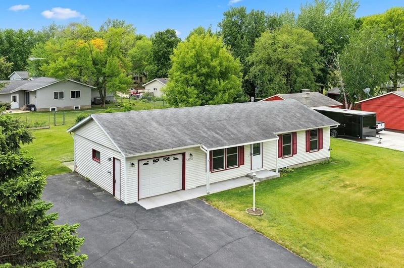 6286 Fairfax Trl, Warsaw, MN 55087