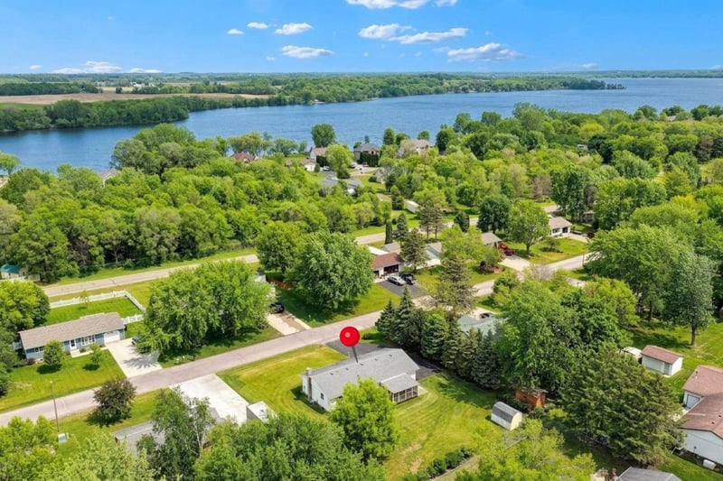 6286 Fairfax Trl, Warsaw, MN 55087