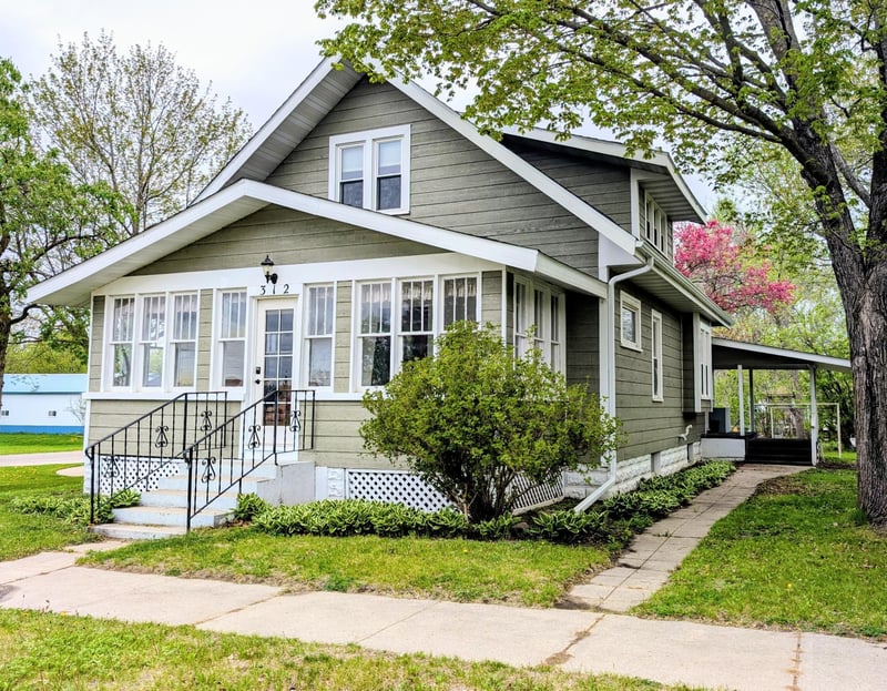 312 Kilburn St NW, Bertha, MN 56437