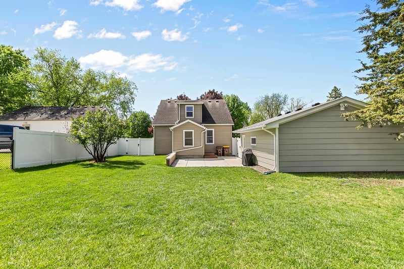 209 4th St SW, New Prague, MN 56071
