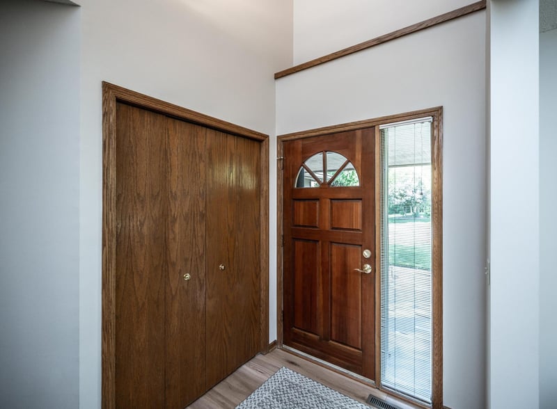 868 Basswood Ln, Eagan, MN 55123