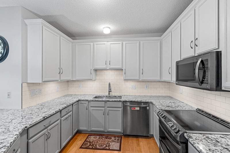 2530 E 34th St #210, Minneapolis, MN 55406