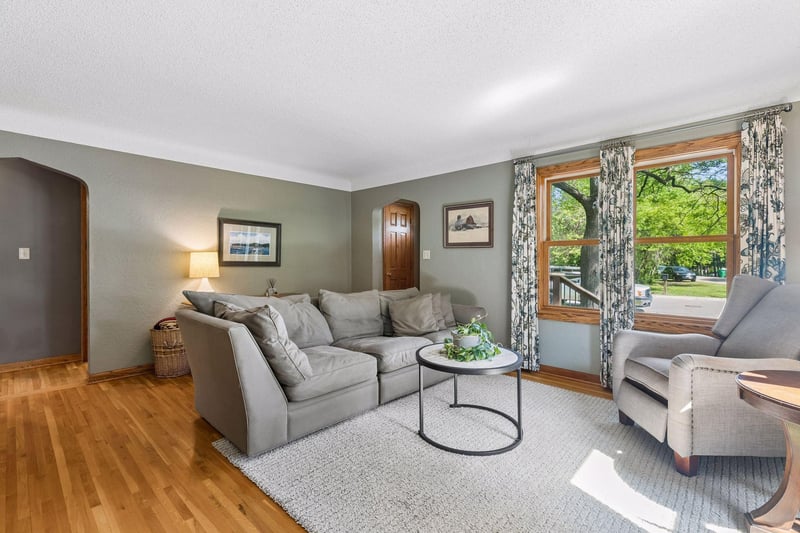 1866 Edgewater Ave, Arden Hills, MN 55112