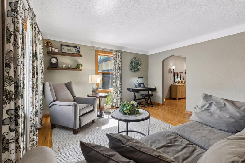 1866 Edgewater Ave, Arden Hills, MN 55112