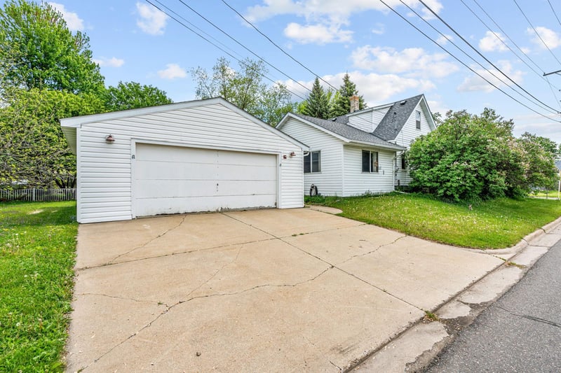 2445 16th Ave E, North Saint Paul, MN 55109