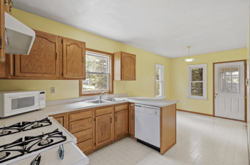 2445 16th Ave E, North Saint Paul, MN 55109