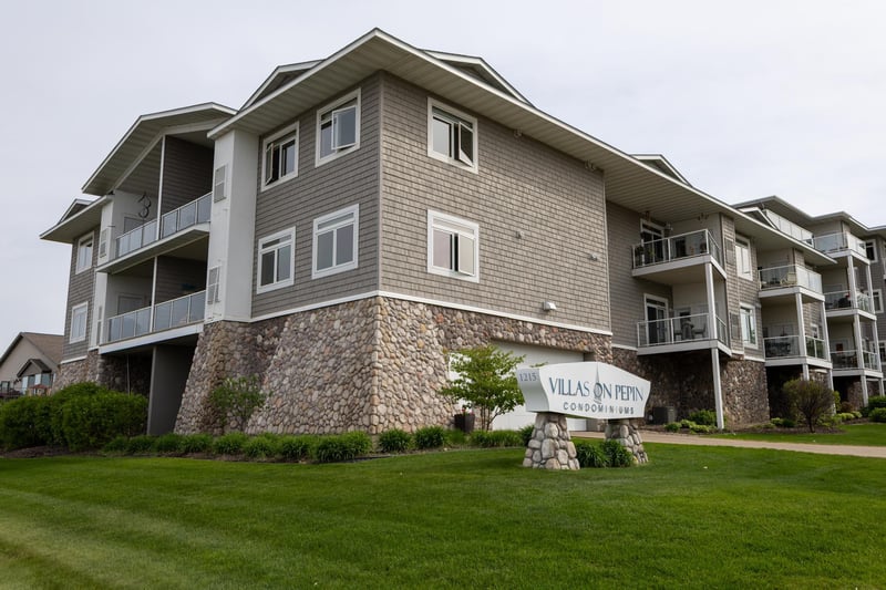 1215 N Lakeshore Dr #210, Lake City, MN 55041