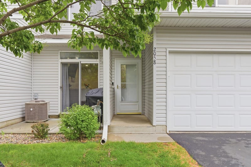 2058 Parkway Ave, Shakopee, MN 55379