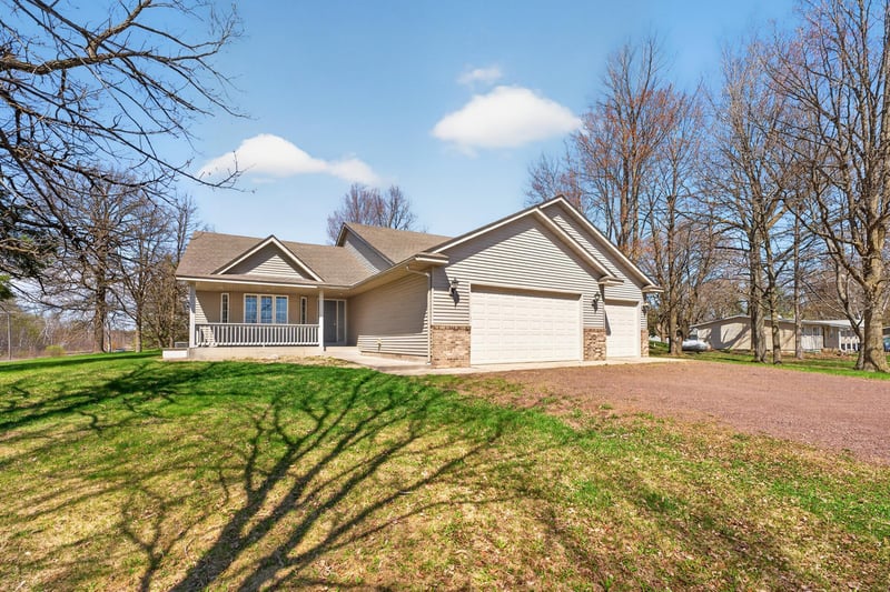 101 Carriage Hill Dr E, Hinckley, MN 55037