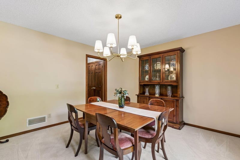8050 134th St W, Apple Valley, MN 55124
